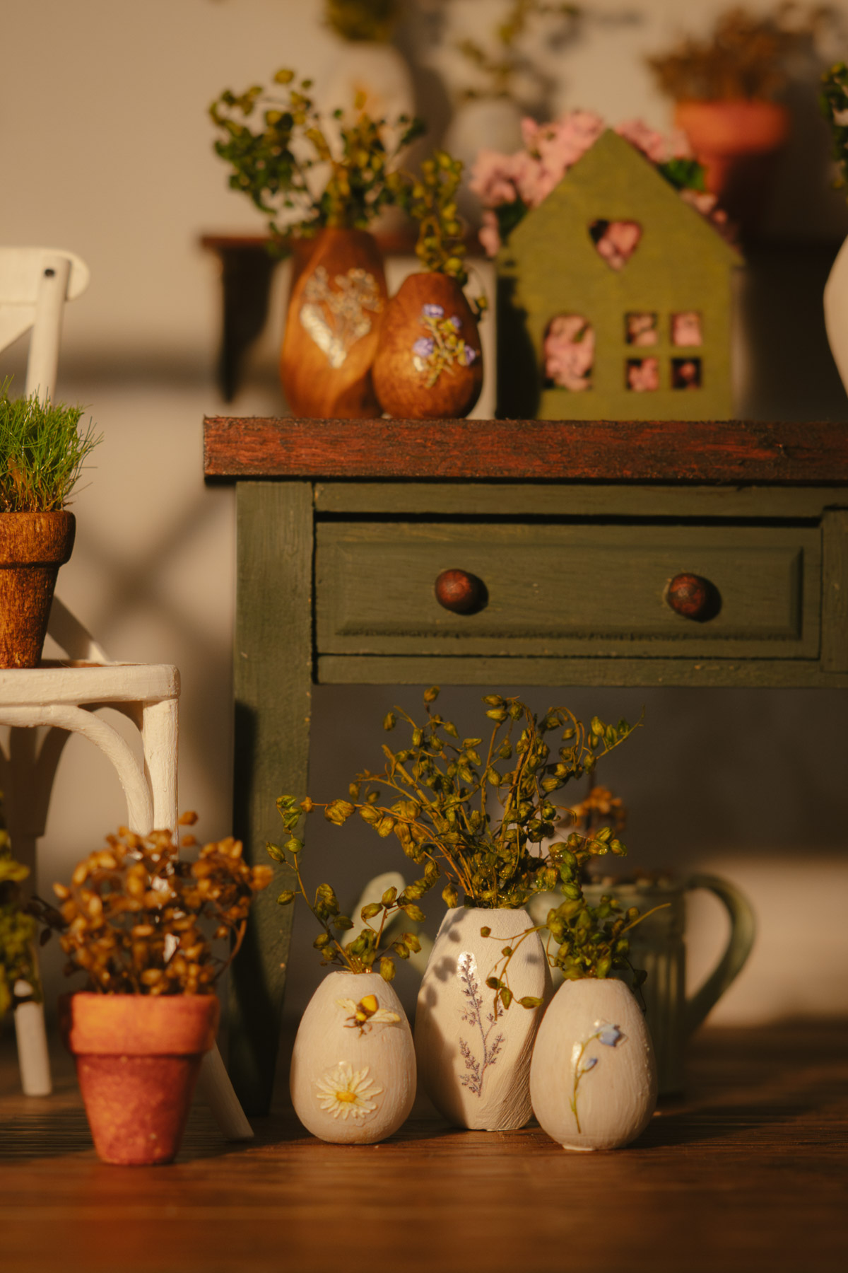 Jarrón grande de flores con hierbas