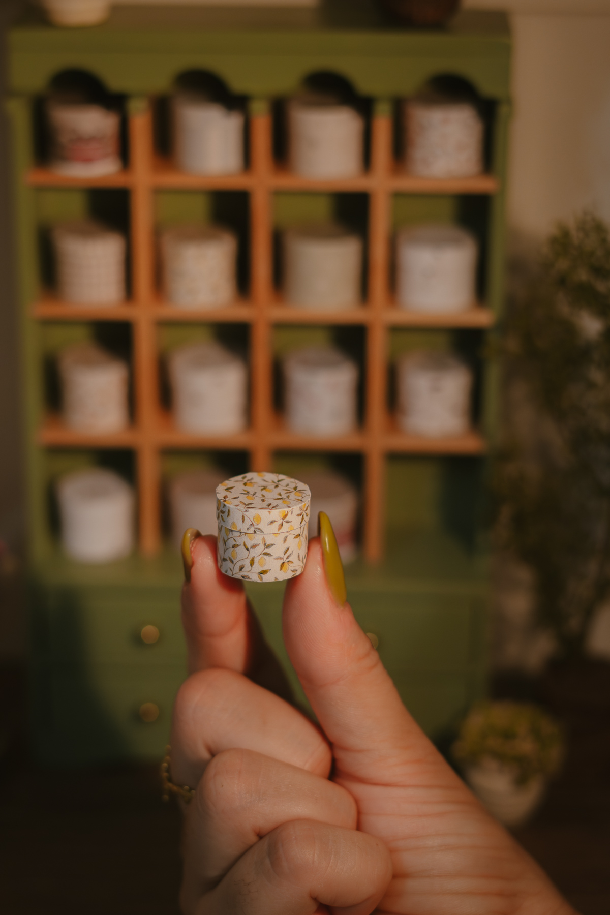 Caja cilíndrica con estampado para cocina en miniatura