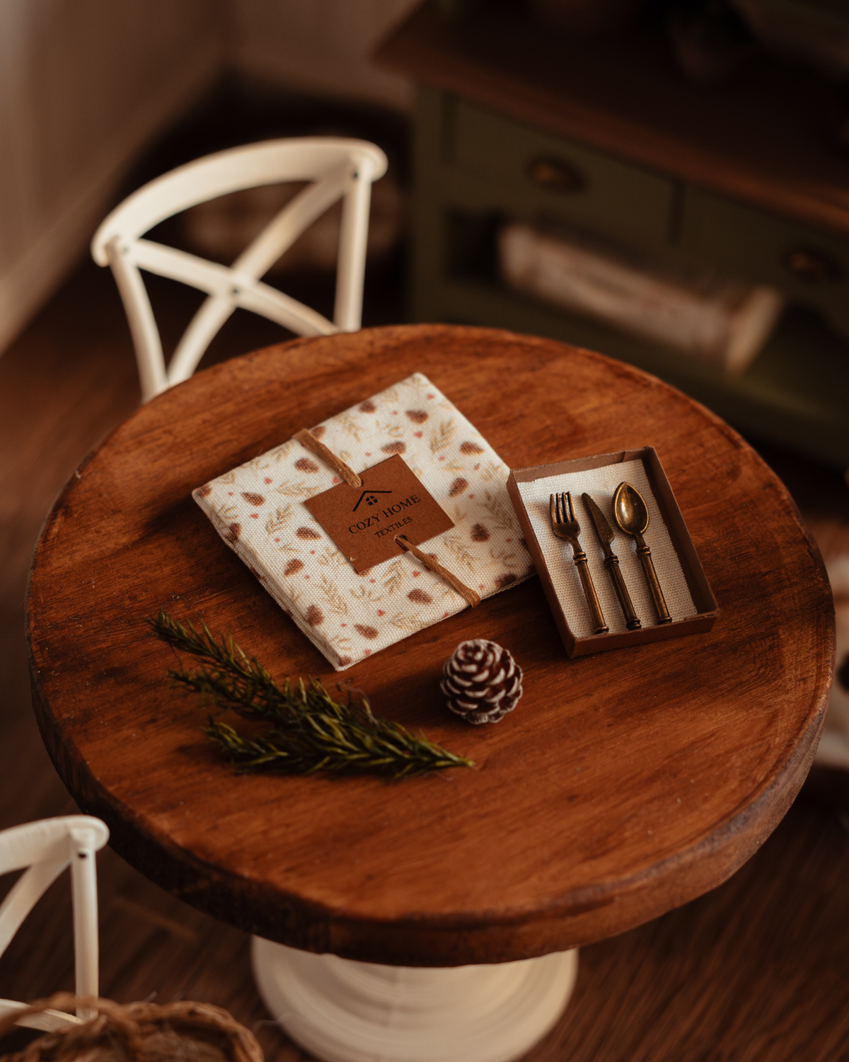 Cesta lote: mantel, cubiertos y decoración - Imagen 3