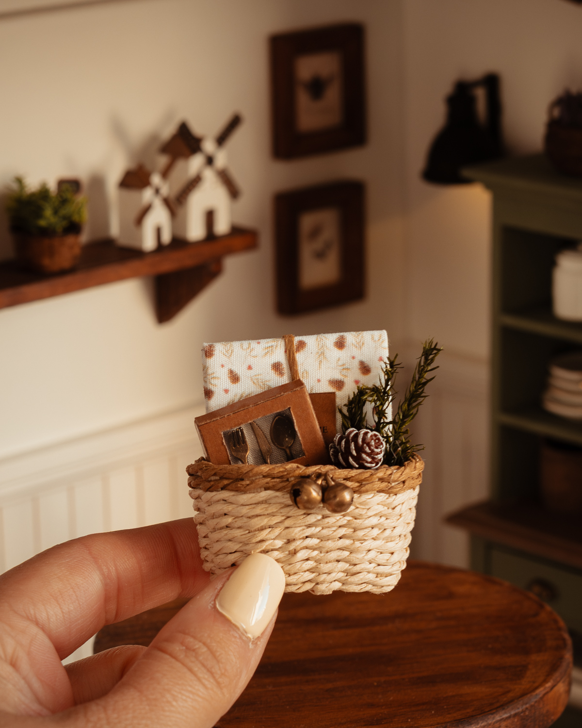 Cesta lote: mantel, cubiertos y decoración - Imagen 2