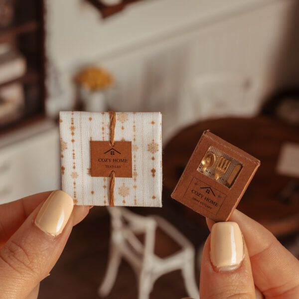 Caja de cubiertos navideños