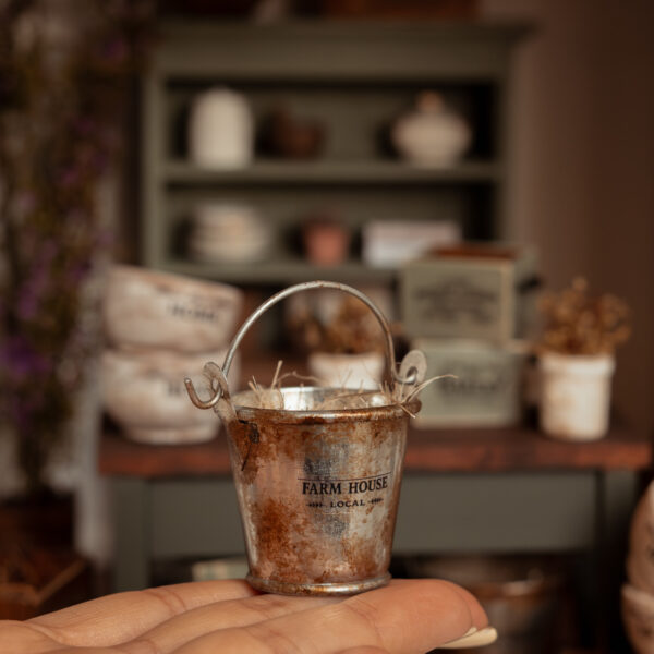 Cubo metálico vintage