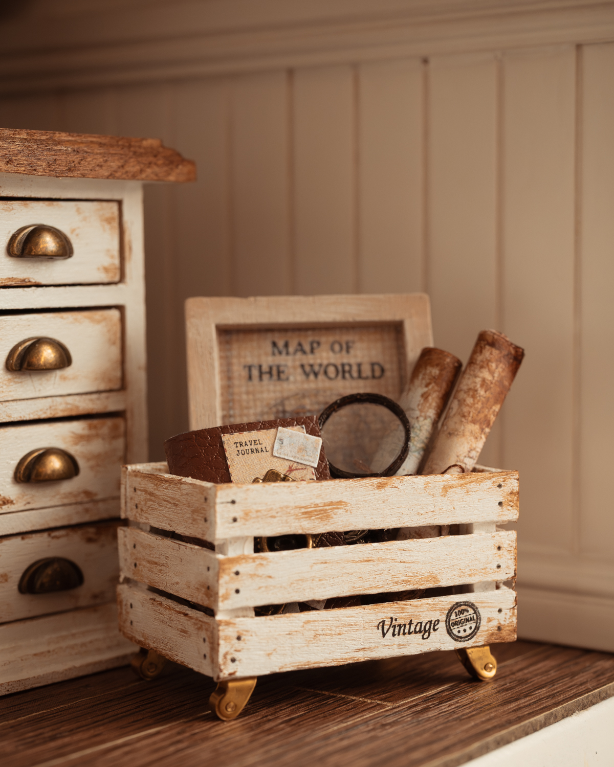 Caja de madera blanca con ruedas - Imagen 3